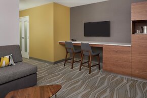 Hilton Toronto Airport Hotel & Suites