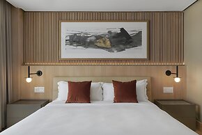 Hilton Toronto Airport Hotel & Suites