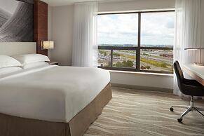 Hilton Toronto Airport Hotel & Suites