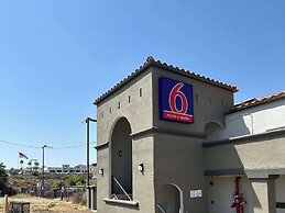 Motel 6 Lake Elsinore, CA