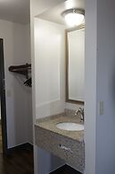 Econo Lodge Milwaukee Airport