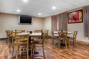 Econo Lodge Milwaukee Airport