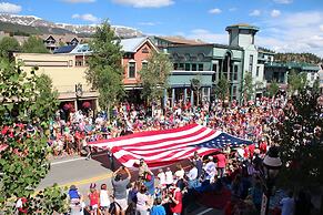 Hotel Alpenrock Breckenridge, Curio Collection by Hilton