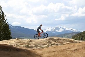 Hotel Alpenrock Breckenridge, Curio Collection by Hilton