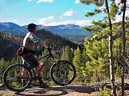 Hotel Alpenrock Breckenridge, Curio Collection by Hilton