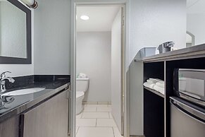 Clarion Hotel & Suites BWI Airport North