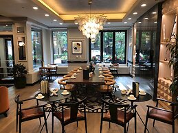 Claridge House Chicago, Tapestry Collection by Hilton