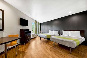 Studio 6 Portland, OR