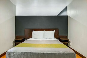 Studio 6 Portland, OR