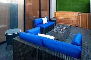 Holiday Inn Express Los Angeles Downtown West by IHG