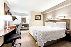 Red Roof Inn PLUS+ Mt Pleasant - Patriots Point