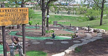 Branson Hillside Hotel