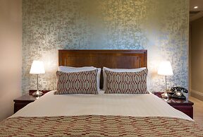 The Crown Manor House Hotel