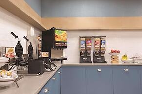 Country Inn & Suites by Radisson, North Little Rock, AR