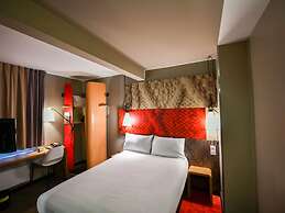 Ibis Paris Canal Saint Martin