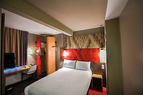 Ibis Paris Canal Saint Martin