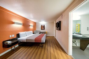 Motel 6 Dallas, TX - Farmers Branch