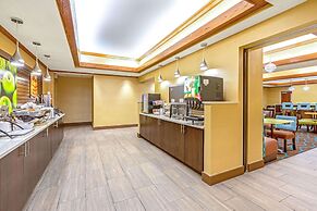 La Quinta Inn & Suites by Wyndham Midwest City - Tinker AFB