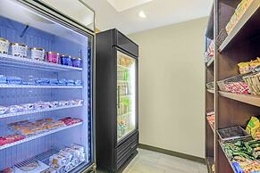 La Quinta Inn & Suites by Wyndham Midwest City - Tinker AFB