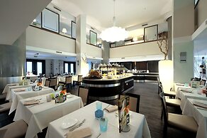 Holiday Inn Naples by IHG