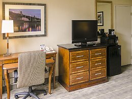 Inn At The Convention Center