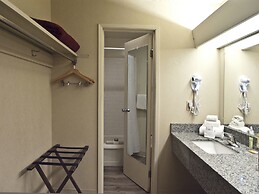 Inn At The Convention Center