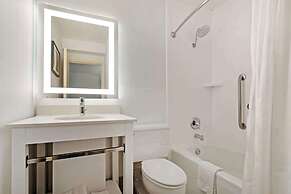 Best Western Plus Kansas City Sports Complex Hotel