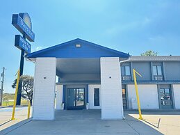 Days Inn by Wyndham Salina I-70