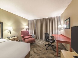 La Quinta Inn & Suites by Wyndham Fairfield NJ