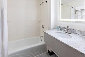 Howard Johnson by Wyndham Malden Boston Area