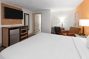 Howard Johnson by Wyndham Malden Boston Area