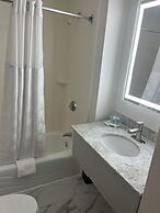 Howard Johnson by Wyndham Malden Boston Area