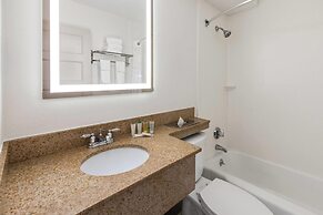 Howard Johnson by Wyndham Malden Boston Area