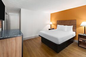 Howard Johnson by Wyndham Malden Boston Area