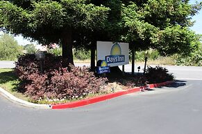 Days Inn & Suites by Wyndham Sunnyvale