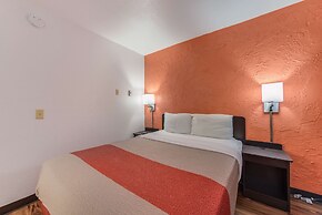 Motel 6 Saint Paul, MN - I-94