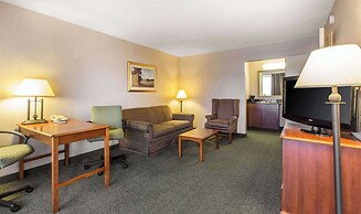 Quality Inn & Suites McDonough South I-75