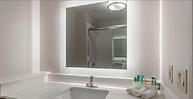 Holiday Inn Express Hotel & Suites Burlington by IHG