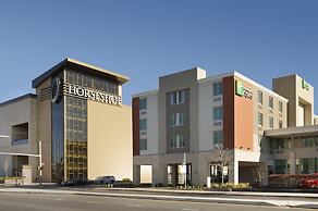 Holiday Inn Express Baltimore At The Stadiums by IHG