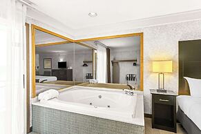 Quality Inn Lakefront