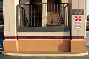 Tampa Inn - Near Busch Gardens