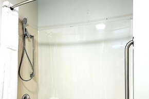 Baymont Inn and Suites by Wyndham Columbus / Near OSU