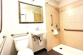 Baymont Inn and Suites by Wyndham Columbus / Near OSU