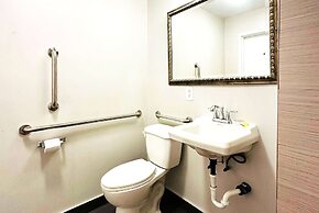 Baymont Inn and Suites by Wyndham Columbus / Near OSU