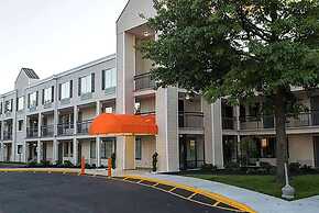 Baymont Inn and Suites by Wyndham Columbus / Near OSU