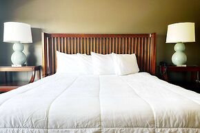 Baymont Inn and Suites by Wyndham Columbus / Near OSU