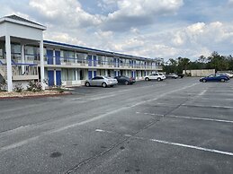 Motel 6 Marianna, FL