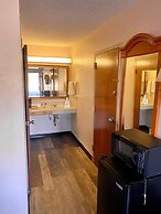 Motel 6 Marianna, FL
