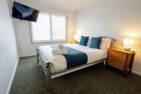 Waves Motel and Apartments