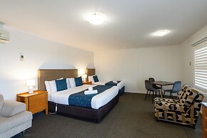 Waves Motel and Apartments